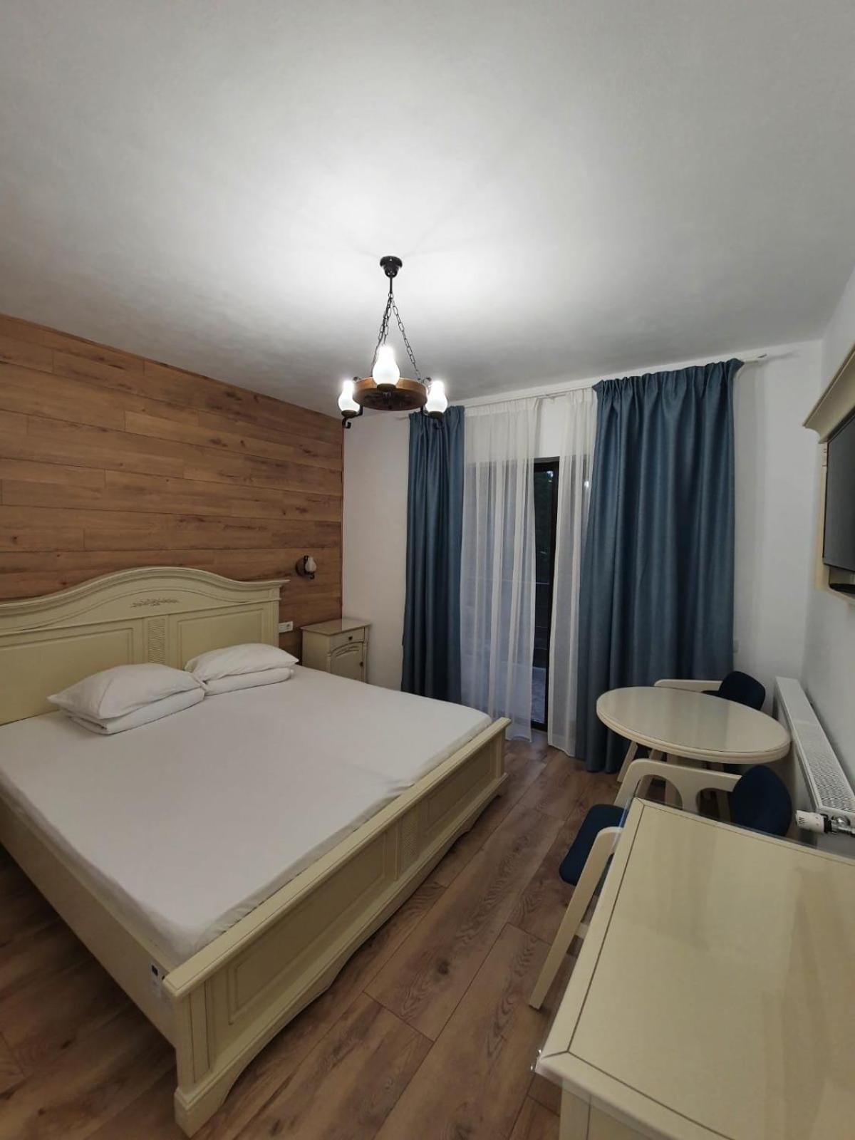 Pensiunea Iasmina Si Pescarul Călimăneşti Extérieur photo