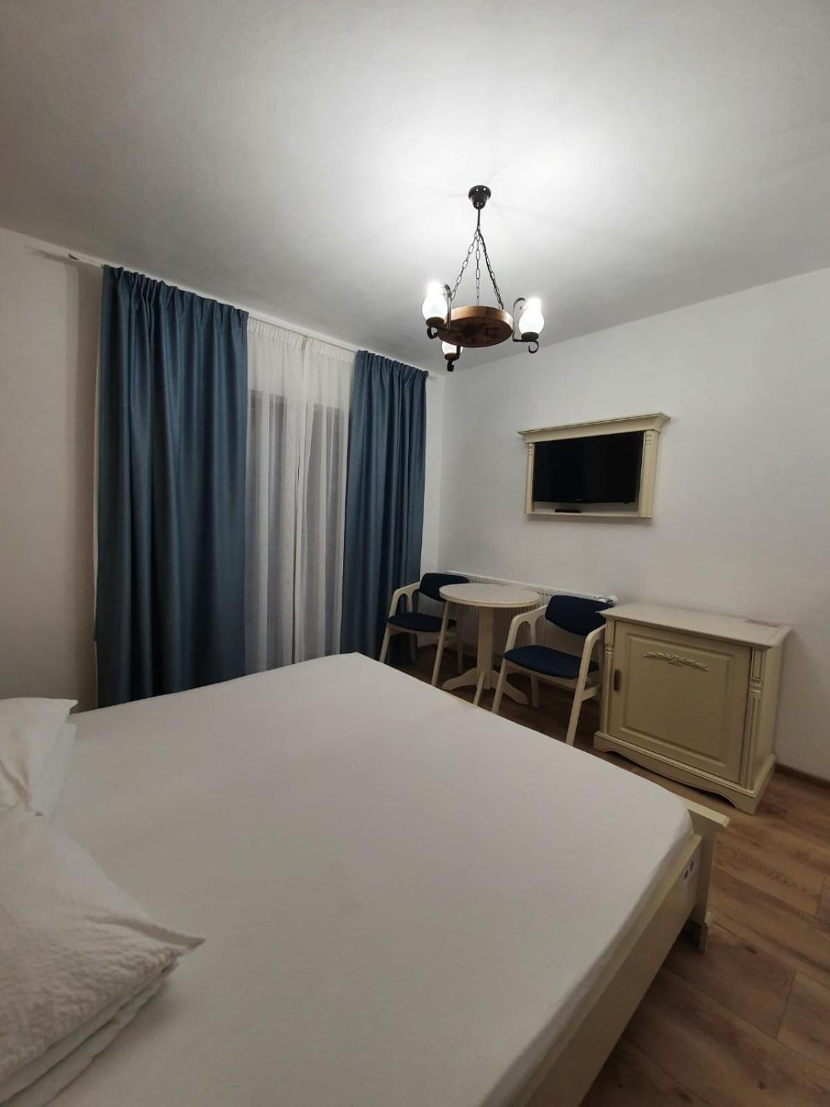 Pensiunea Iasmina Si Pescarul Călimăneşti Extérieur photo
